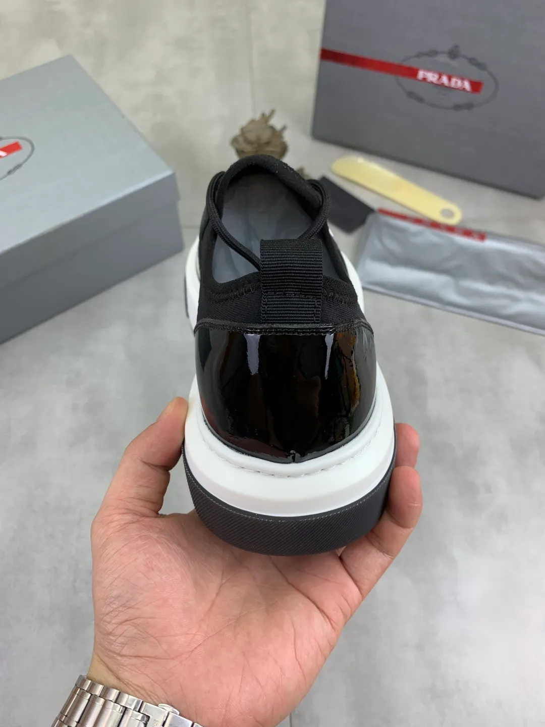 Men's men's shoes 💰P542💰 [New style] popular models are on the official website, 🆘 The trendy brand (Prada) mainly promotes popular models, avant-garde and versatile fashionable men's shoes private version mold opening, cowhide surface splicing 1:1.. Fashionable and simple, original imported cowhide lining cowhide feet; the atmosphere and personality are more fashionable, eye-catching and pursuing class. It will subvert the old idea and be a must-have for fashionistas with you! Must keep it! Tall and comfortable, large and low, high-end quality workmanship. Size: 38-44 3️⃣colors available.